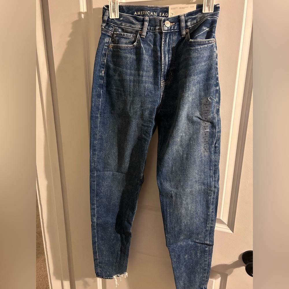 American Eagle Outfitters Relaxed Mom Jean